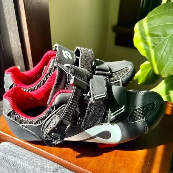 Peloton biking shoes - Picture 1 of 2